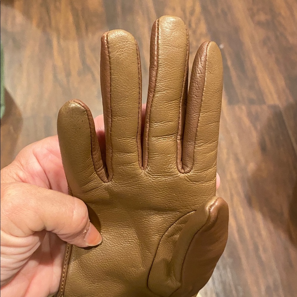 UGG Tan Leather Gloves with Cream Fur Cuff - Picture 10 of 10